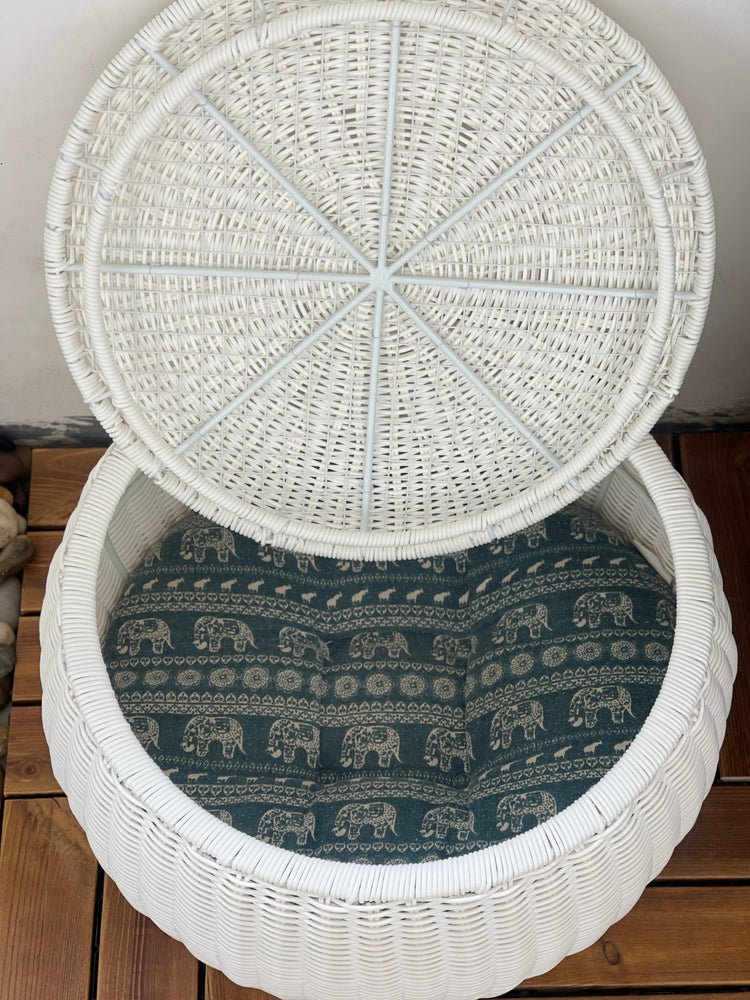 ELE LIGHT & DECOR Outdoor /Indoor White Pouf Wicker Footstool Storage Seat With Lid